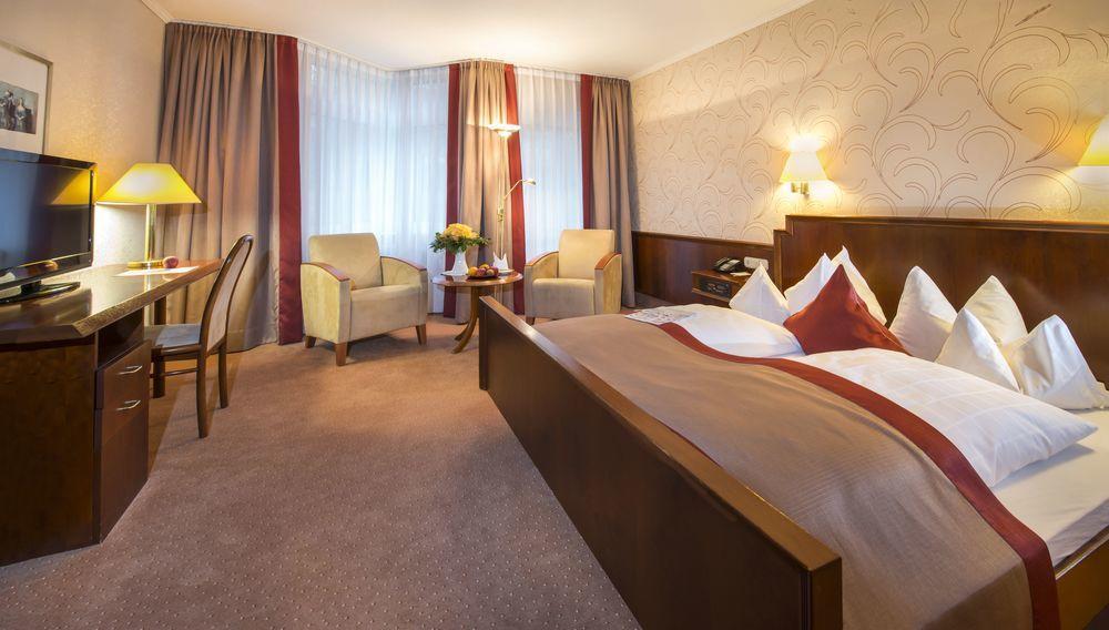Parkhotel Stadtallendorf Bagian luar foto