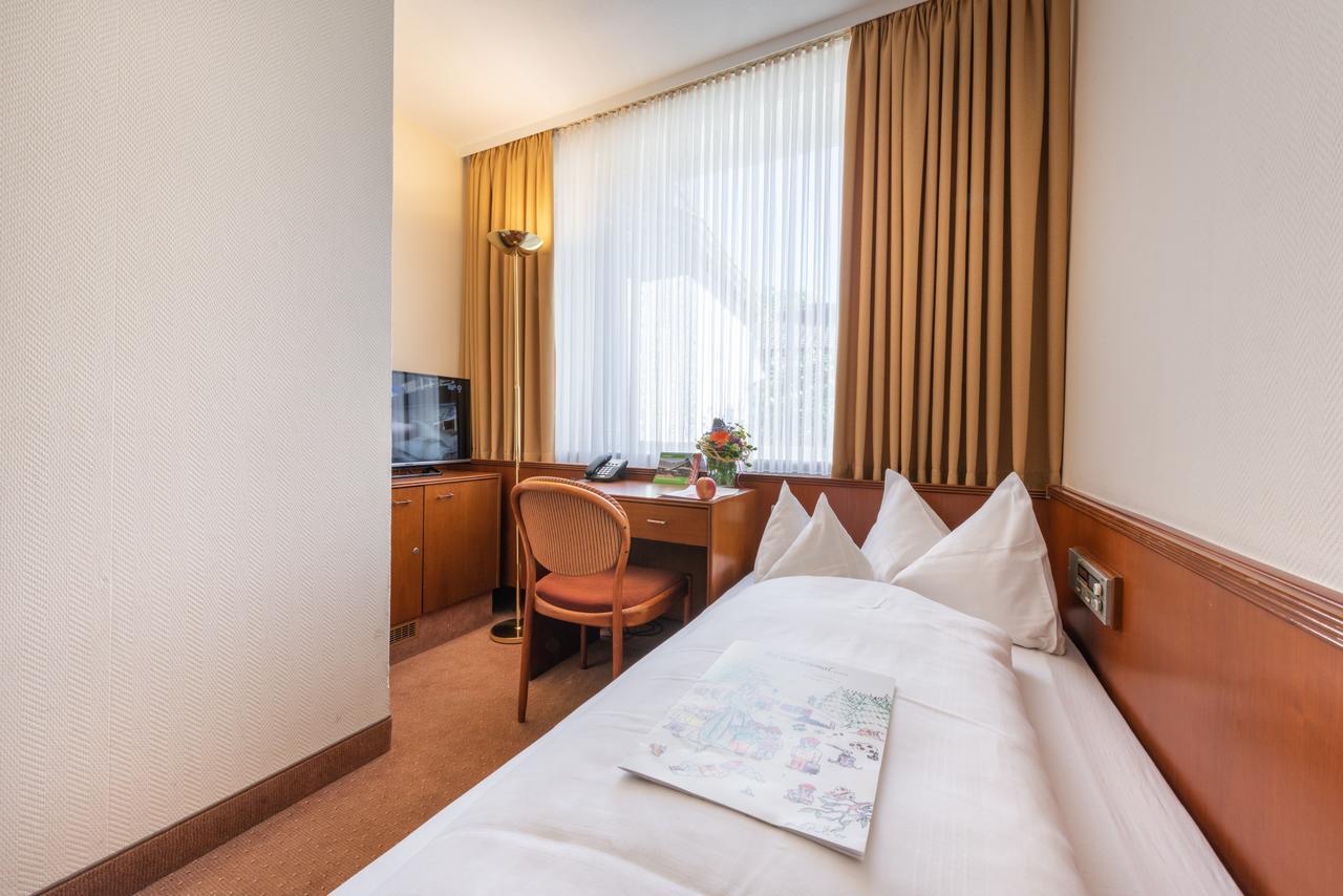 Parkhotel Stadtallendorf Bagian luar foto