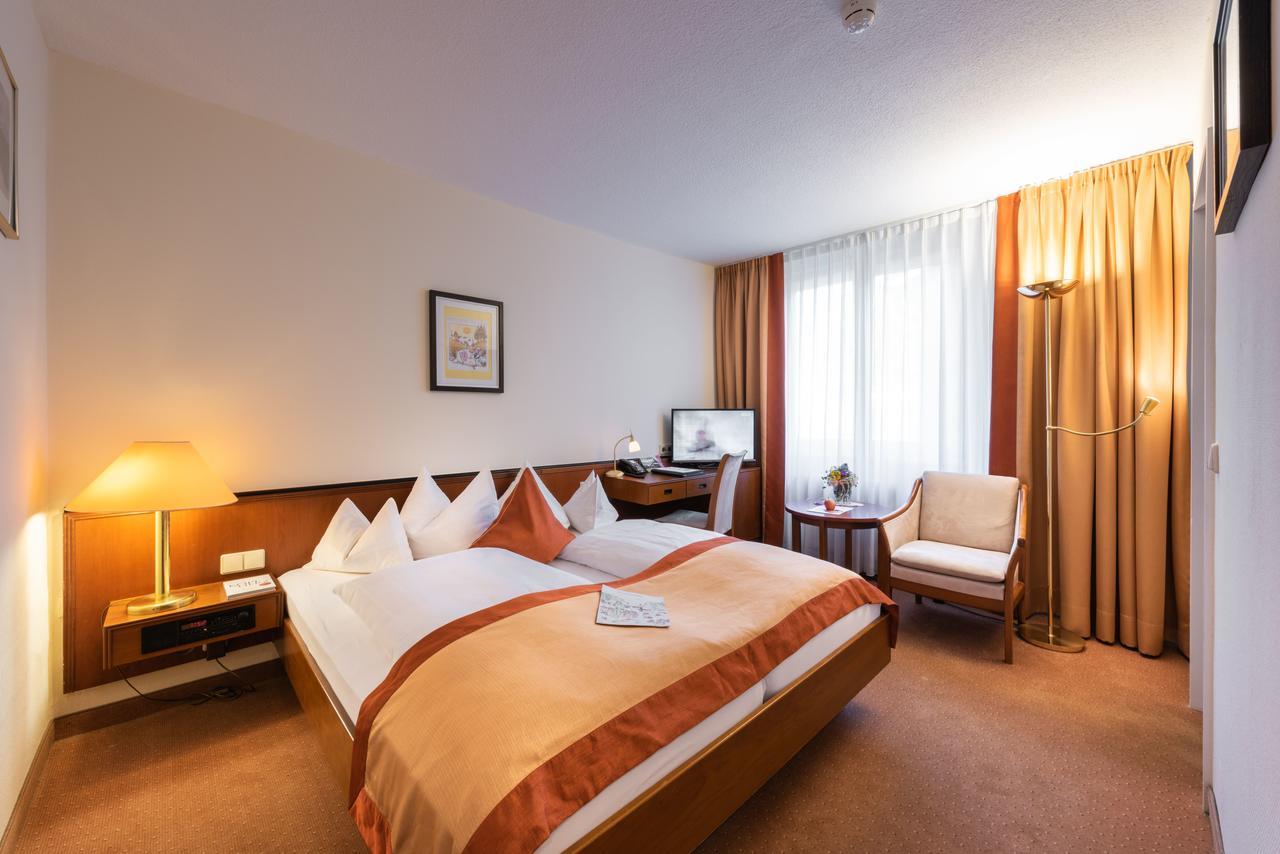 Parkhotel Stadtallendorf Bagian luar foto