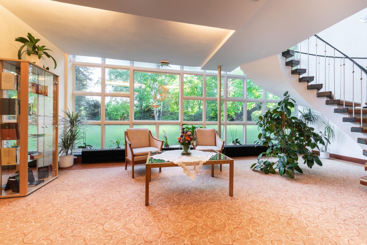 Parkhotel Stadtallendorf Bagian luar foto